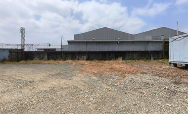 Arriendo terreno dentro de patio , cerrado.av  Narcisa  de Jesus , Perimetral