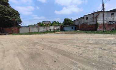 Arriendo terreno dentro de patio , cerrado.av  Narcisa  de Jesus , Perimetral