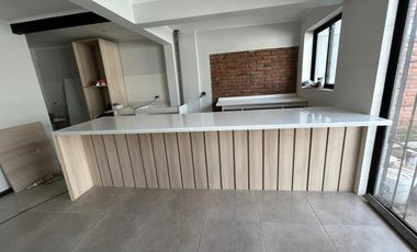 Se vende estupenda casa totalmente remodelada en excelente ubicación