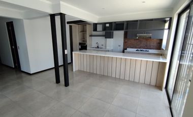 Se vende estupenda casa totalmente remodelada en excelente ubicación