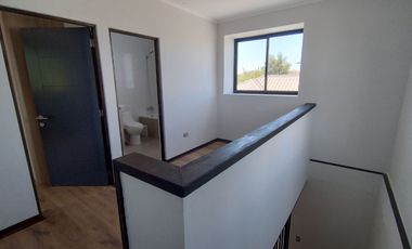 Se vende estupenda casa totalmente remodelada en excelente ubicación