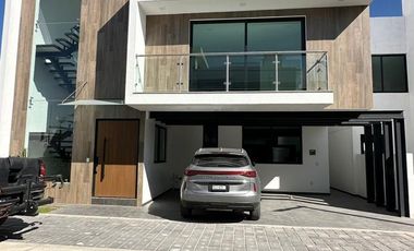 EXCLUSIVA  CASA EN VENTA, MODERNA CASA AMPLIA CON EXCELENTE UBICACIÓN EN LA EXCLUSIVA ZONA RESIDENCIAL DE METEPEC