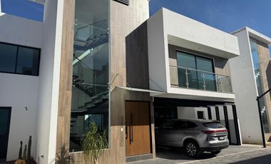 EXCLUSIVA  CASA EN VENTA, MODERNA CASA AMPLIA CON EXCELENTE UBICACIÓN EN LA EXCLUSIVA ZONA RESIDENCIAL DE METEPEC