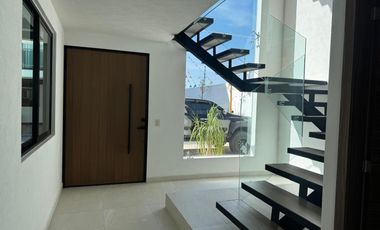 EXCLUSIVA  CASA EN VENTA, MODERNA CASA AMPLIA CON EXCELENTE UBICACIÓN EN LA EXCLUSIVA ZONA RESIDENCIAL DE METEPEC