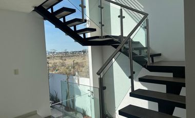 EXCLUSIVA  CASA EN VENTA, MODERNA CASA AMPLIA CON EXCELENTE UBICACIÓN EN LA EXCLUSIVA ZONA RESIDENCIAL DE METEPEC