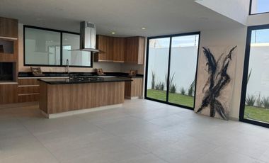 EXCLUSIVA  CASA EN VENTA, MODERNA CASA AMPLIA CON EXCELENTE UBICACIÓN EN LA EXCLUSIVA ZONA RESIDENCIAL DE METEPEC