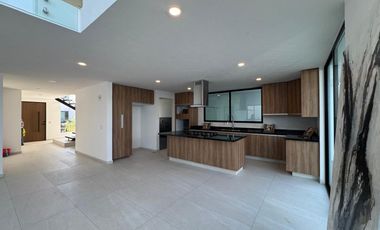 EXCLUSIVA  CASA EN VENTA, MODERNA CASA AMPLIA CON EXCELENTE UBICACIÓN EN LA EXCLUSIVA ZONA RESIDENCIAL DE METEPEC