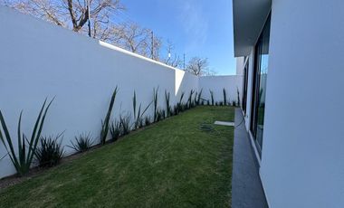 EXCLUSIVA  CASA EN VENTA, MODERNA CASA AMPLIA CON EXCELENTE UBICACIÓN EN LA EXCLUSIVA ZONA RESIDENCIAL DE METEPEC