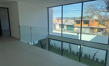 EXCLUSIVA  CASA EN VENTA, MODERNA CASA AMPLIA CON EXCELENTE UBICACIÓN EN LA EXCLUSIVA ZONA RESIDENCIAL DE METEPEC