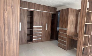EXCLUSIVA  CASA EN VENTA, MODERNA CASA AMPLIA CON EXCELENTE UBICACIÓN EN LA EXCLUSIVA ZONA RESIDENCIAL DE METEPEC