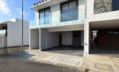 SE VENDE CASA EN Fraccionamiento Lomas de la Rioja, Veracruz, México