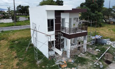 Single Attached Modern House in Fairway Village at the Lakeshore, Pampanga