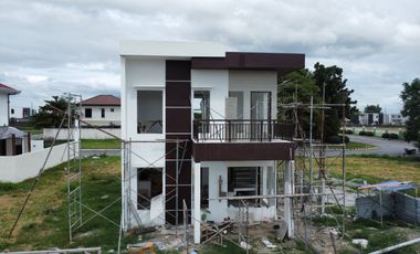 Single Attached Modern House in Fairway Village at the Lakeshore, Pampanga