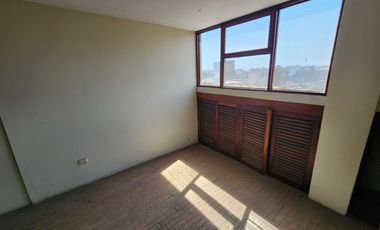Vendo Amplio Duplex Mas Terraza en Cerca a La Plaza de La Bandera