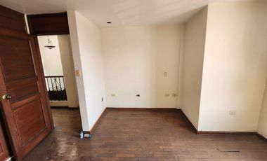 Vendo Amplio Duplex Mas Terraza en Cerca a La Plaza de La Bandera