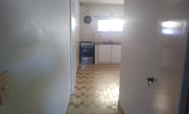 Venta Local Castelar Norte + Departamento