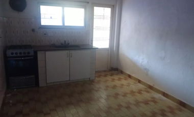 Venta Local Castelar Norte + Departamento