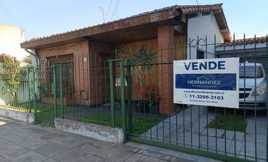 CASA CHALET 4 ambientes en PADUA