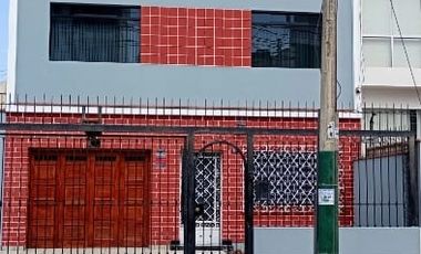 IMPECABLE CASA ENTRE PARQUES
