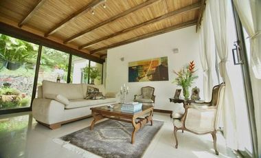VENTA DE HERMOSA CASA CAMPESTRE EN DAPA ID 777