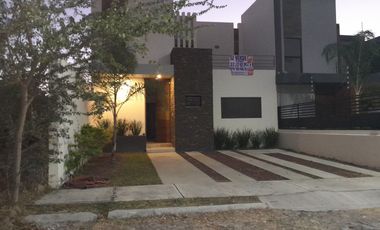 CASA EN VENTA ZONA NORTE DE COLIMA