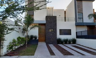 CASA EN VENTA ZONA NORTE DE COLIMA