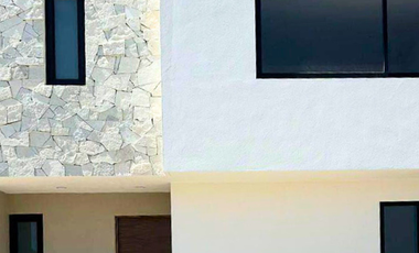 CASA EN VENTA DE DISEÑO PROPIO CERCA DE LA UNIVERSIDAD ANÁHUAC