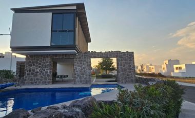 CASA EN VENTA DE DISEÑO PROPIO CERCA DE LA UNIVERSIDAD ANÁHUAC