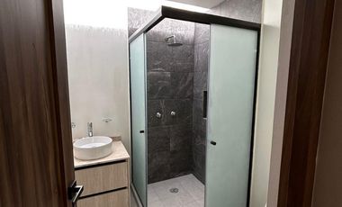 CASA EN VENTA DE DISEÑO PROPIO CERCA DE LA UNIVERSIDAD ANÁHUAC