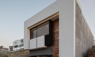 CASA EN VENTA EN RIO ALTOZANO HAB. EN PLANTA BAJA