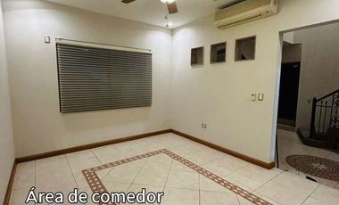 Lujosa y amplia casa, con 512m2 de construcción.