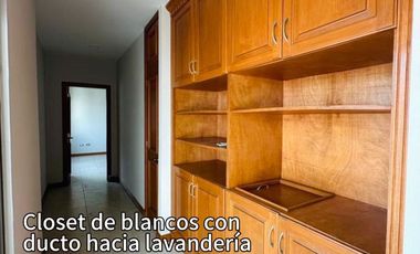 Lujosa y amplia casa, con 512m2 de construcción.