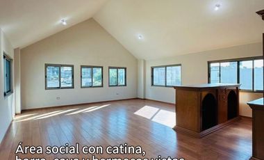 Lujosa y amplia casa, con 512m2 de construcción.