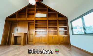 Lujosa y amplia casa, con 512m2 de construcción.