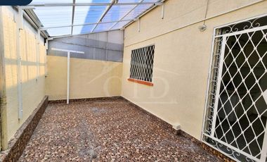 Vendo casa en conjunto, Sector Llano Grande, Norte de Quito