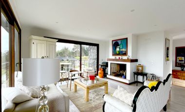 Casa Muy alto estándar 4D/3B en condominio Privado
