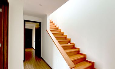 Casa Muy alto estándar 4D/3B en condominio Privado