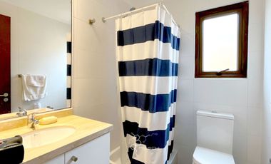 Casa Muy alto estándar 4D/3B en condominio Privado