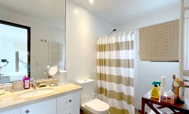Casa Muy alto estándar 4D/3B en condominio Privado
