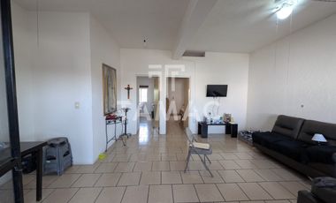 Venta de terreno comercial con locales en Paseo Cuauhnahuac