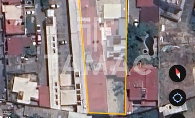 Venta de terreno comercial con locales en Paseo Cuauhnahuac
