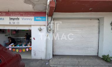 Venta de terreno comercial con locales en Paseo Cuauhnahuac