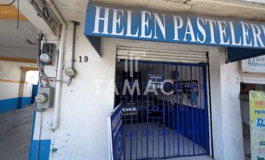 Venta de terreno comercial con locales en Paseo Cuauhnahuac