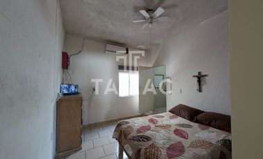 Venta de terreno comercial con locales en Paseo Cuauhnahuac