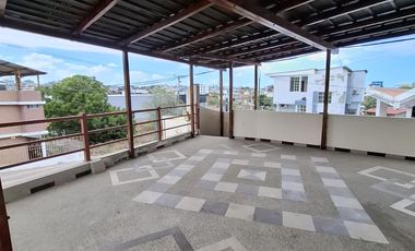 Manta, Alquilo Local Comercial