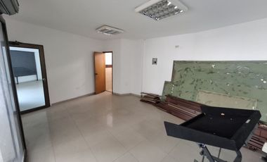 Manta, Alquilo Local Comercial