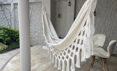 Manta, Vendo Hermosa Casa con Piscina en Urbanizacion Privada Amoblada