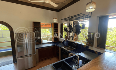 Se vende Casa con Versatilidad y Estilo en La Punta Zicatela