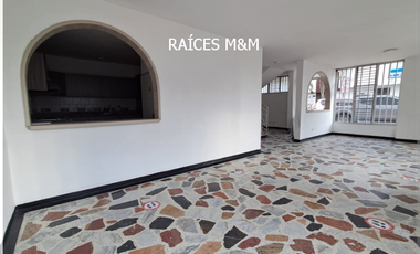 VENDO CASA DE 175 METROS2, 4 HABITACIONES, MAGNÍFICO PRECIO, ¡CERCA DE TODO!.