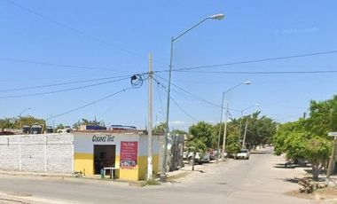 Casa En Venta , Col. Los Ángeles (Santa Fe), Mazatlán, Sinaloa, Remate Bancario